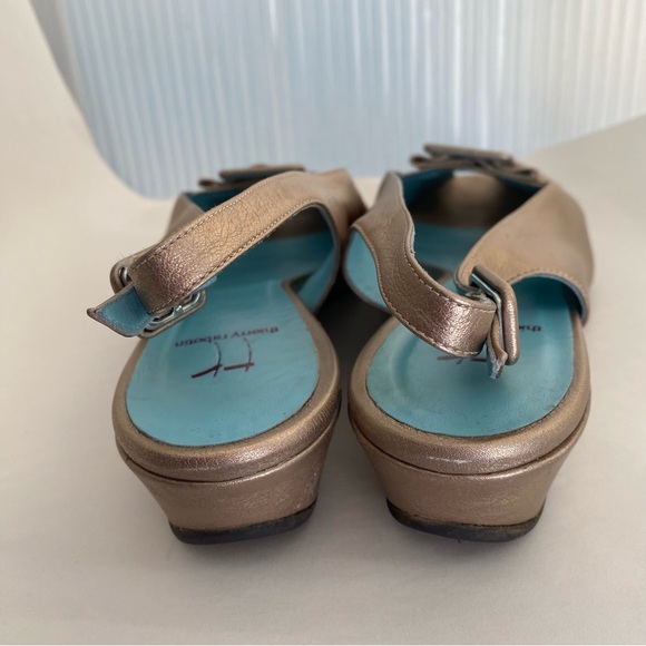 Thierry Rabotin Peep Toe Slingback Gold Wedge Heel Shoes   Size 9 - Picture 7 of 8